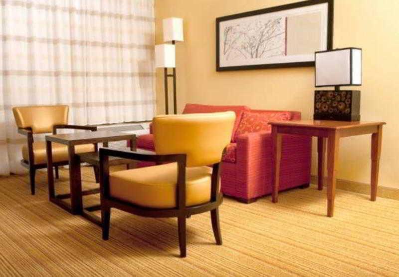 Courtyard By Marriott Norman Hotel Bilik gambar